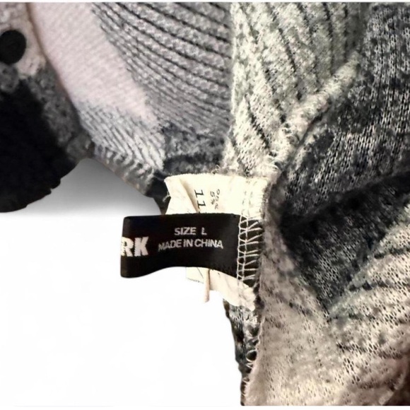 Blush Mark Plaid Sherpa Cropped Jacket • Cozy Shacket • Size L - Picture 4 of 5